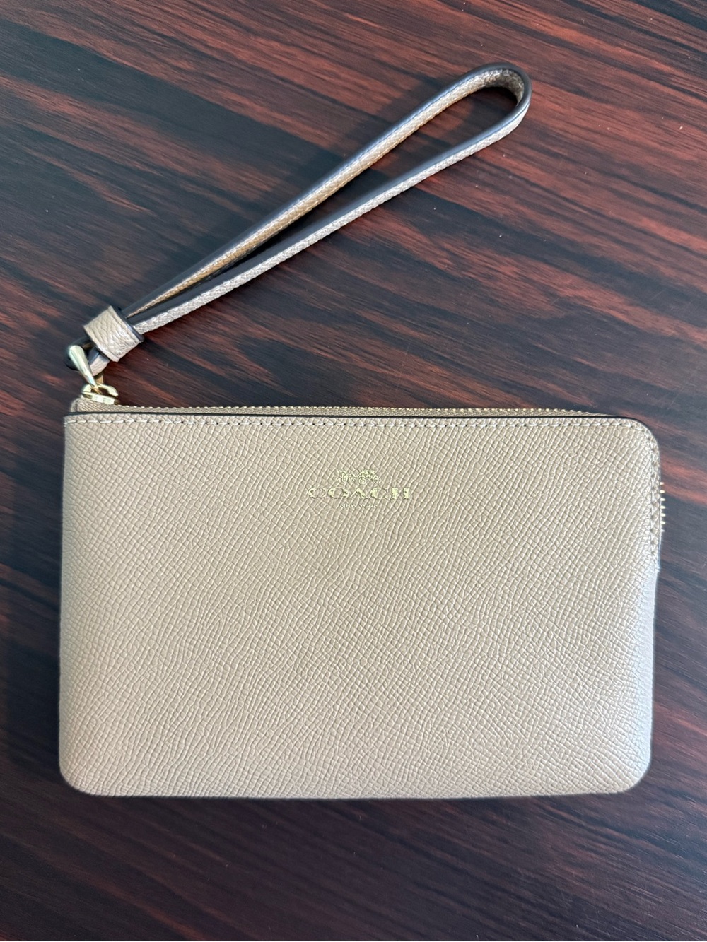 New In Package Coach Corner Zip Wristlet Beige Crossgrain Leather (Outlet)
